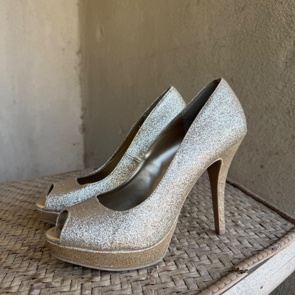 Fioni Platform Peep Toe Heels Womens 7.5 Gold Glitter Stiletto Evening Pumps